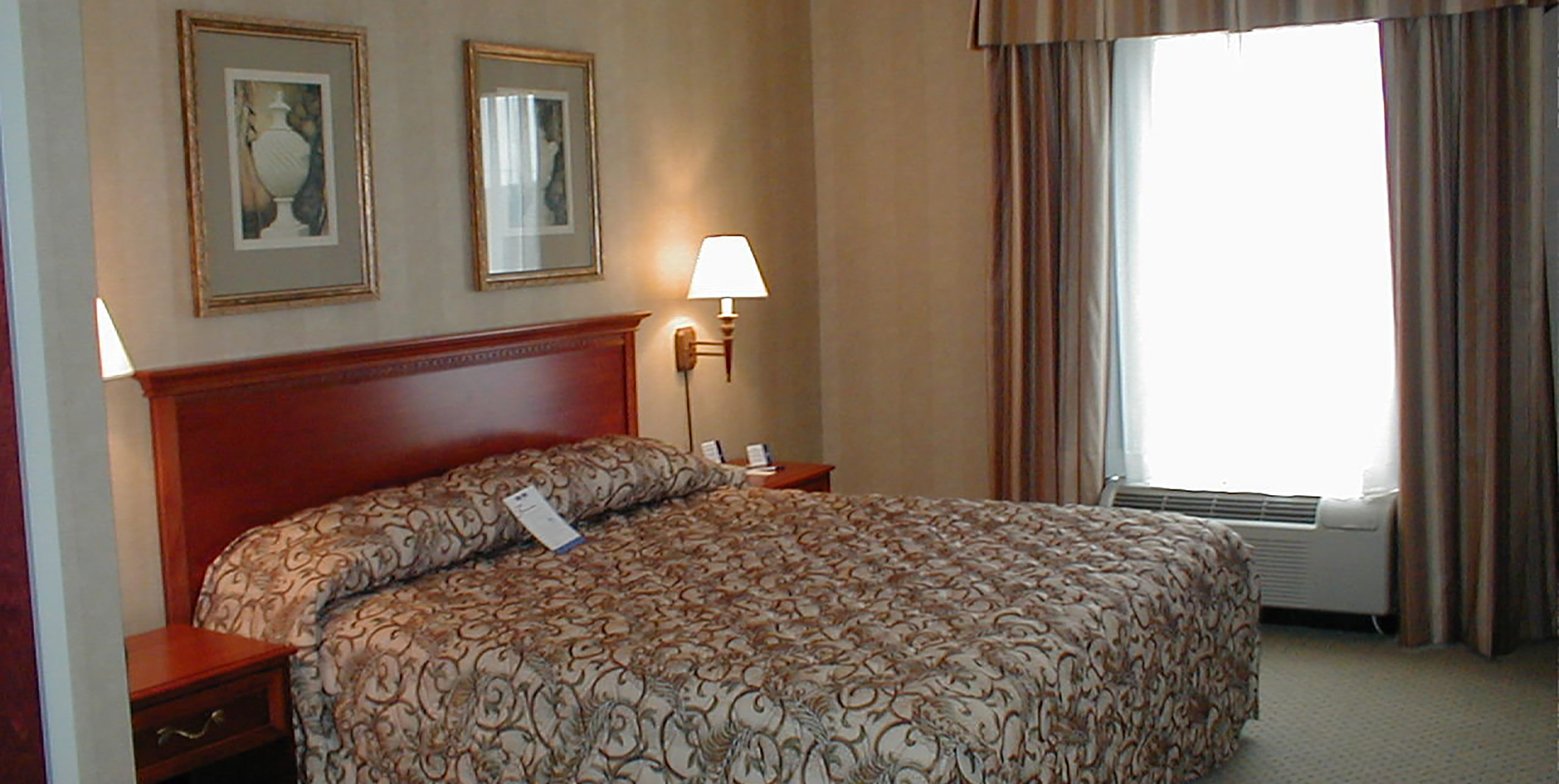 Hotel room in Hampton Inn at 2000 N Ocean Avenue, Farmingville, NY