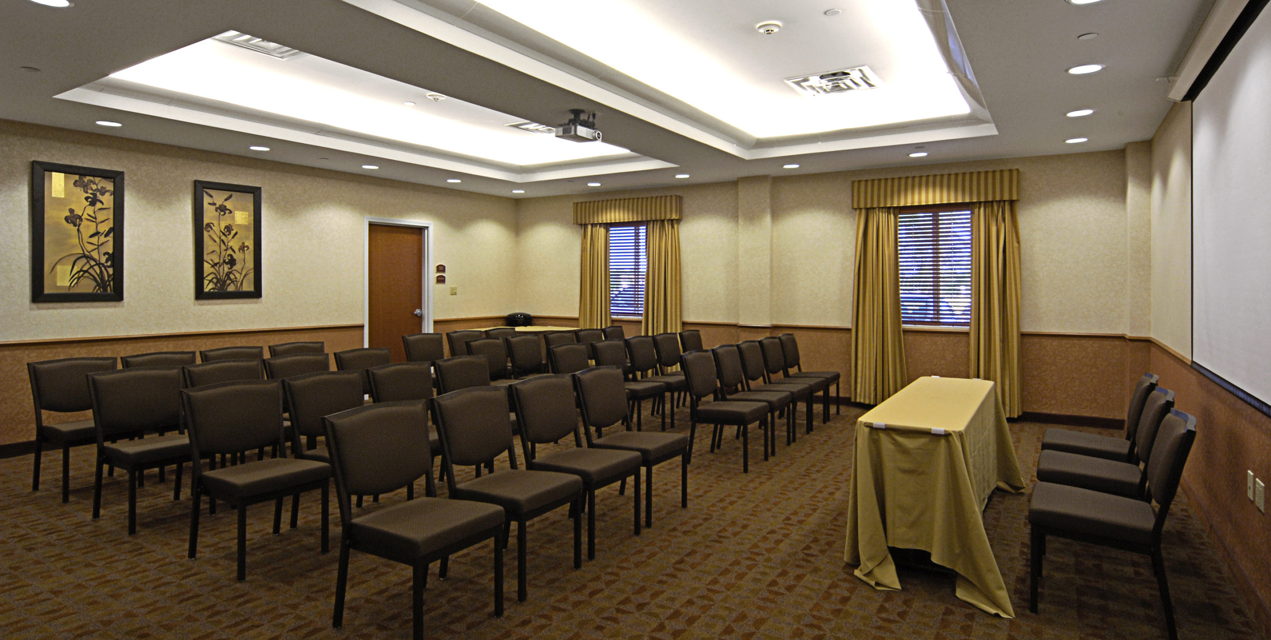 Conference room in Holiday Inn Express at 1707 Old Country Road, Riverhead