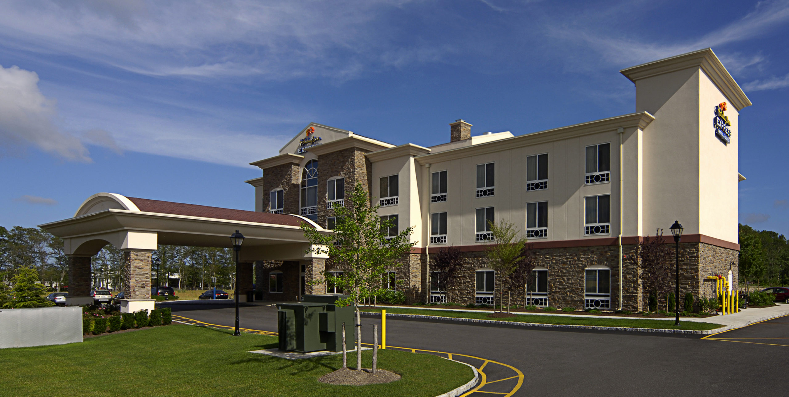 Exerior of Holiday Inn Express at 1707 Old Country Road, Riverhead