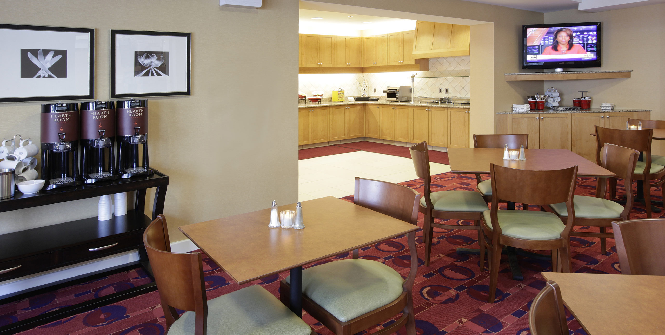 Dining room area at Residence Inn by Marriott in Yonkers