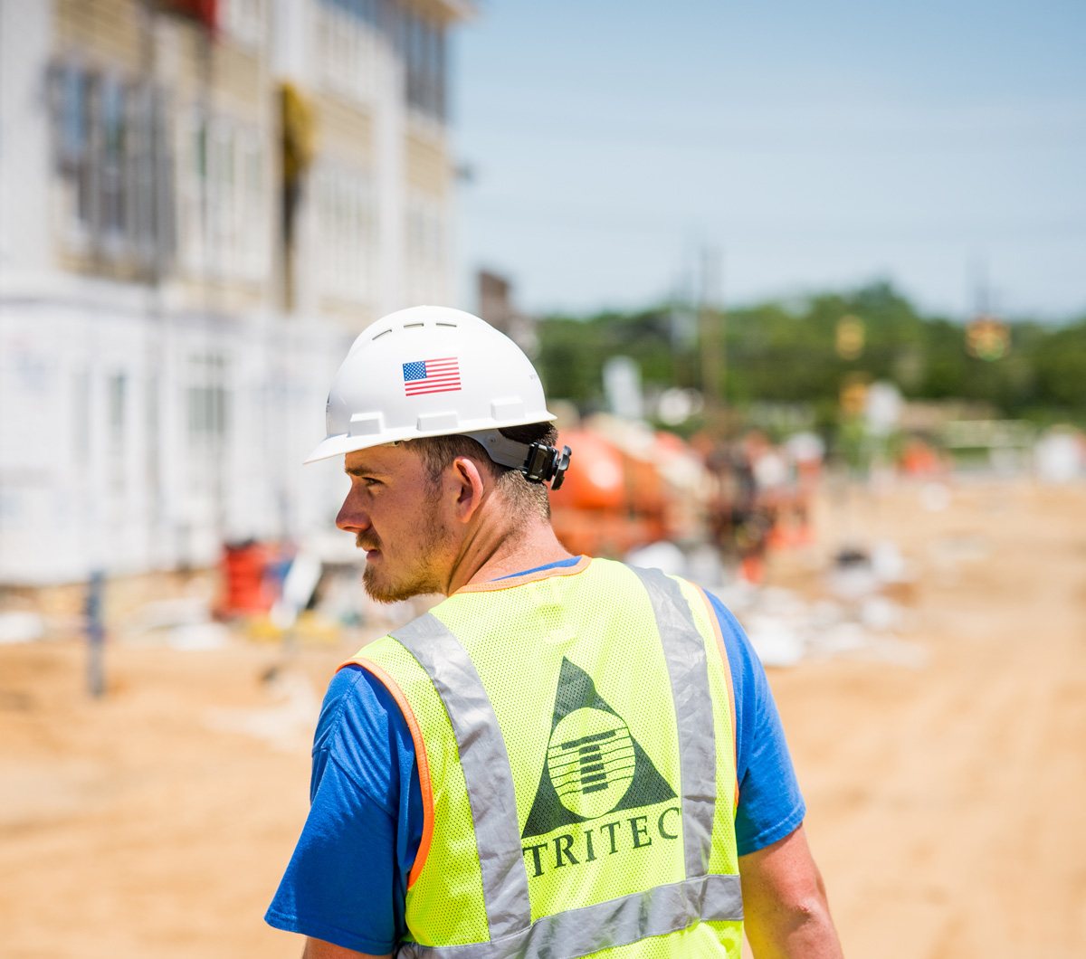 Construction worker wearing a TRITEC vest
