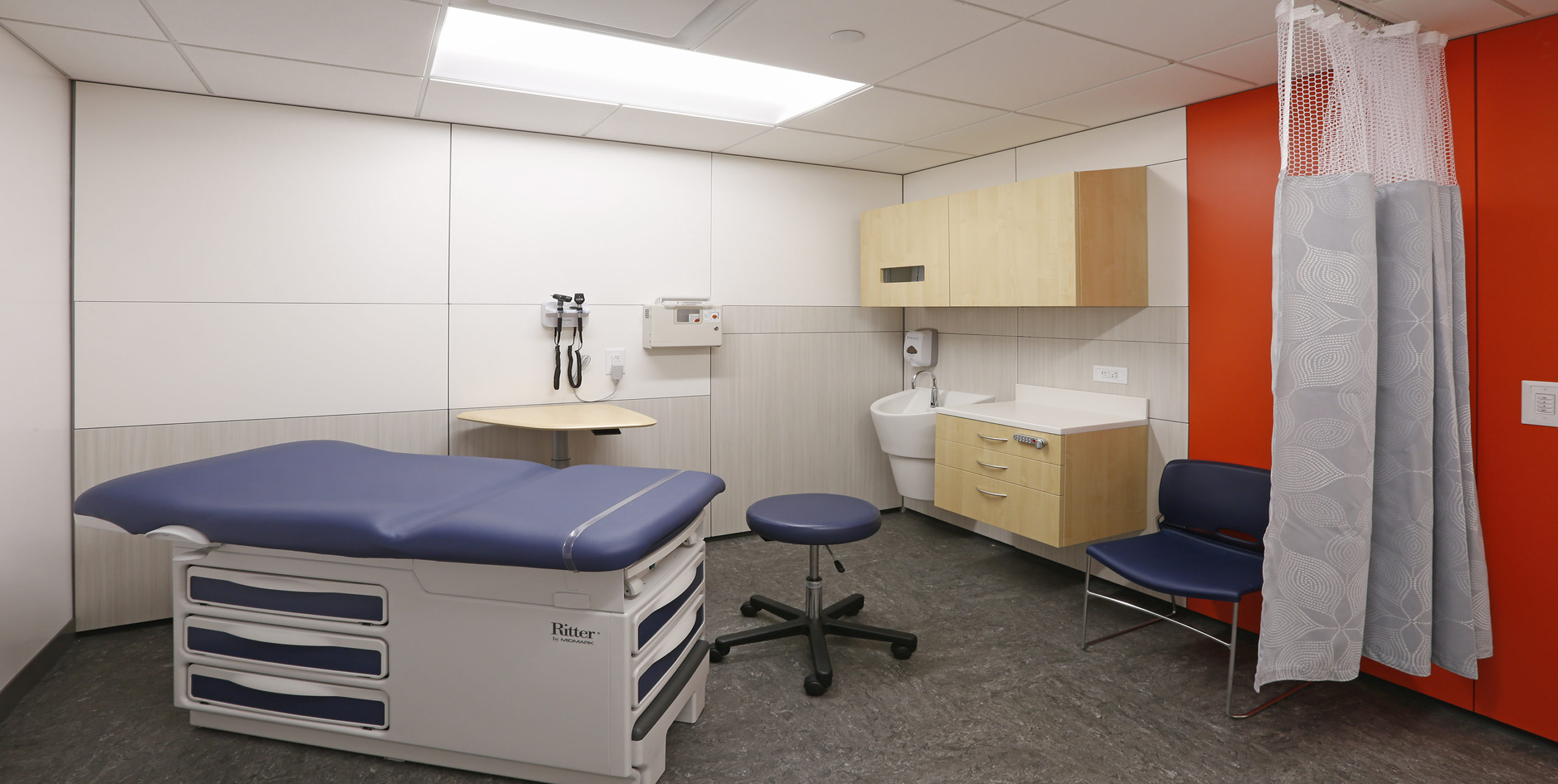 Exam room in Sun River Health Care in Patchogue
