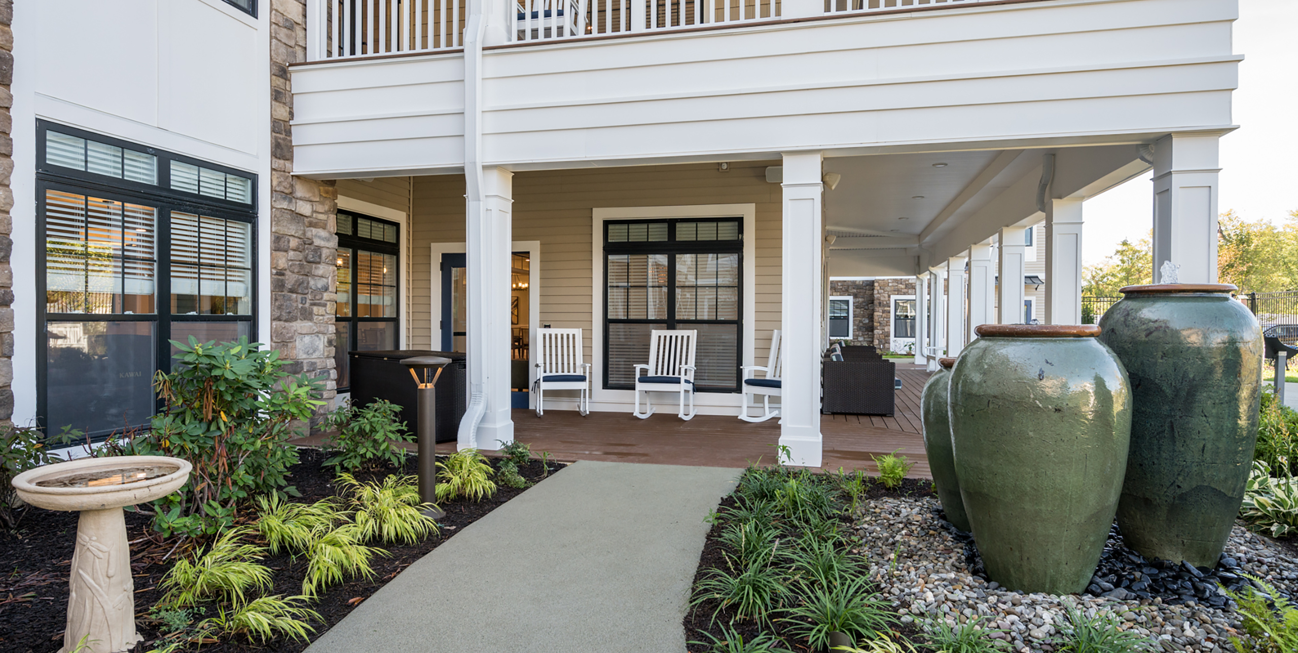 Outdoor courtyard at Brightview Senior Living Port Jeff
