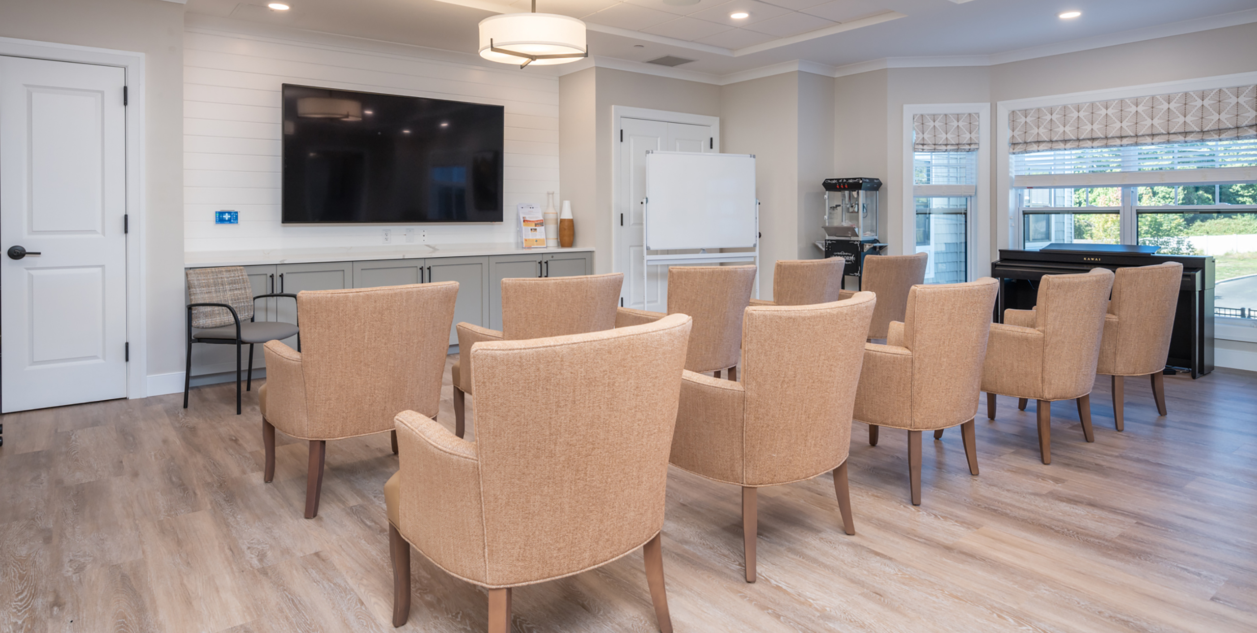 Common meeting room at Brightview Senior Living Port Jeff
