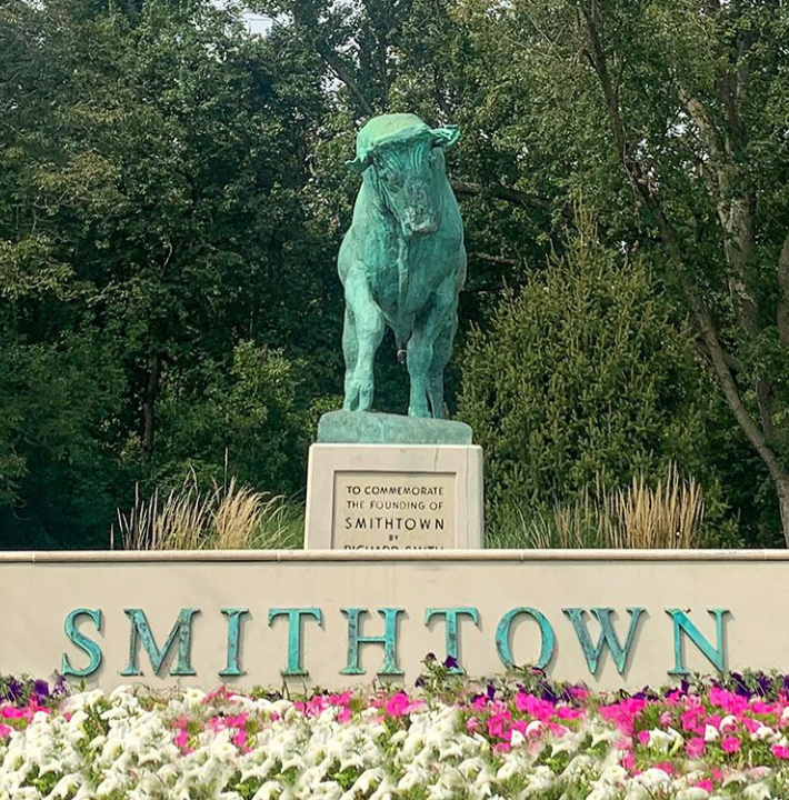Town of Smithtown bull statue